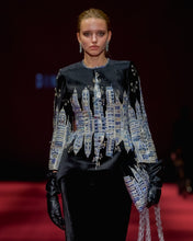 Load image into Gallery viewer, LOOK 1
